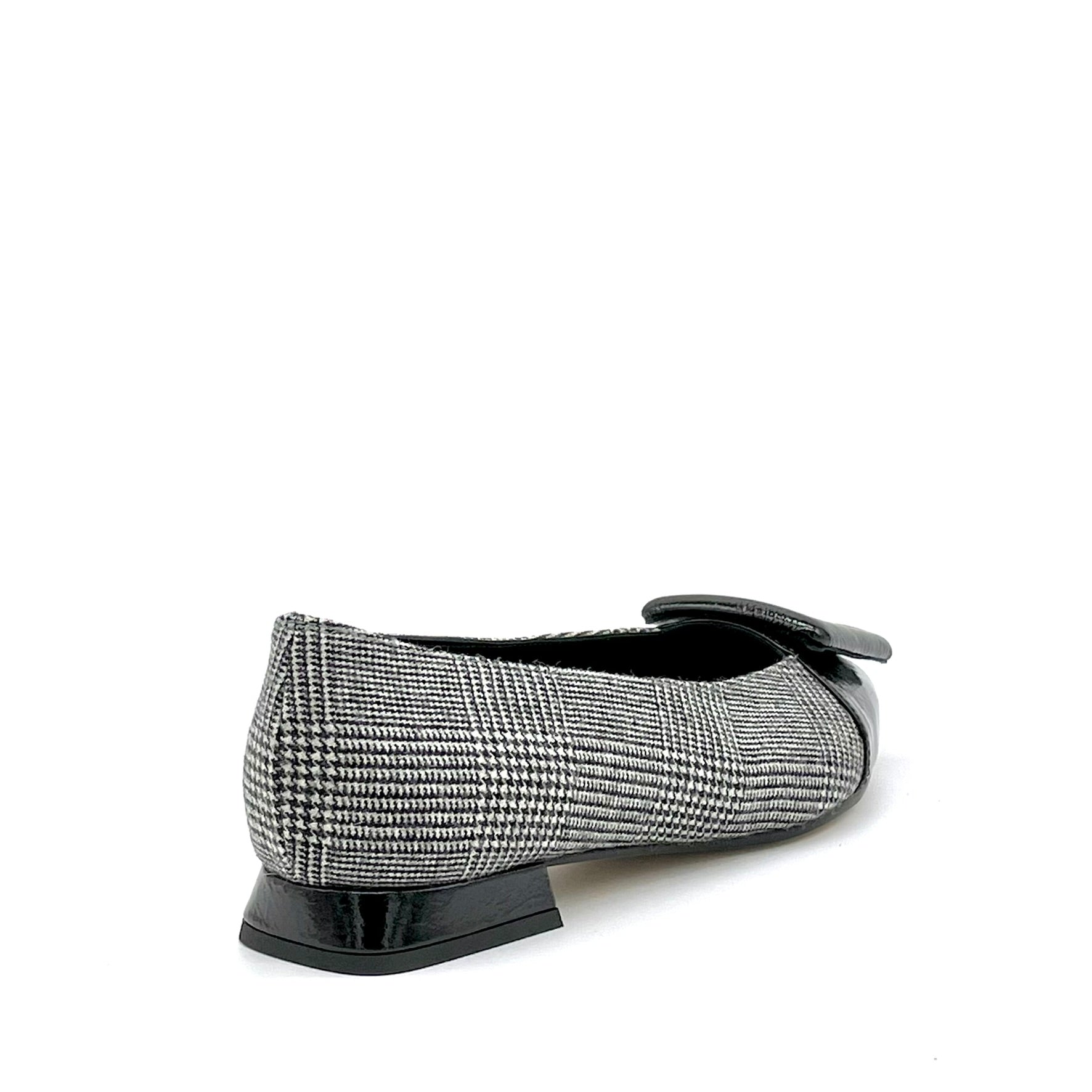 Black and white Prince of Wales check fabric ballet flats with black creased effect patent – Cod.55513
