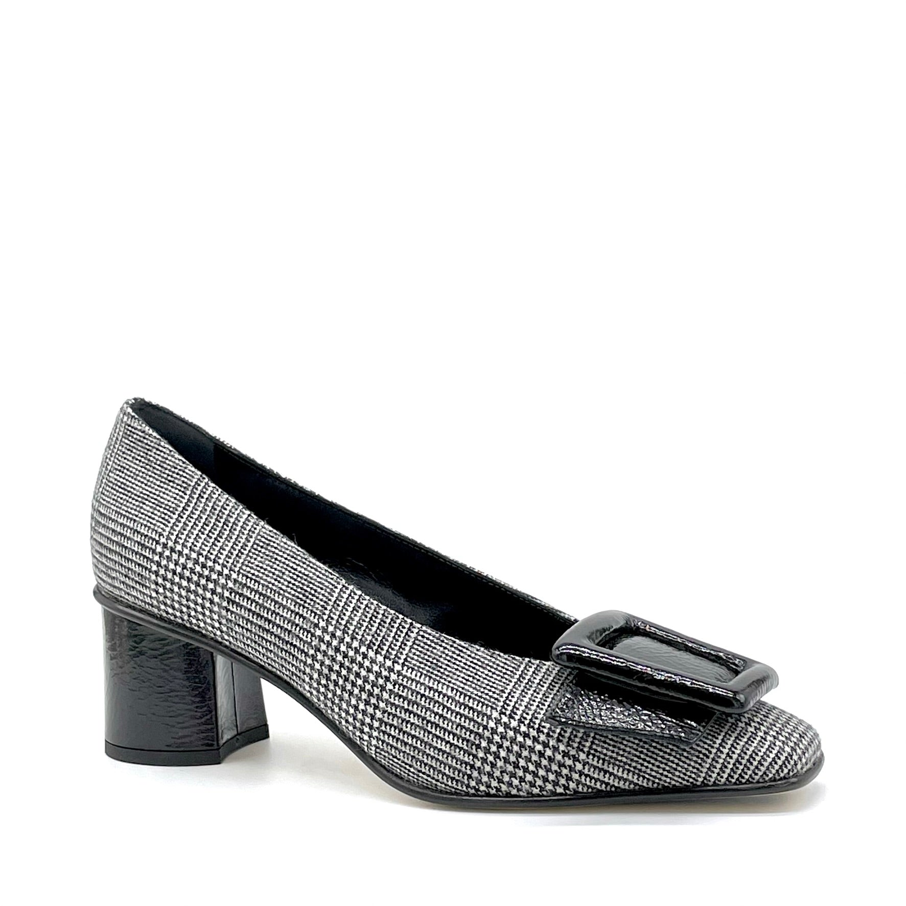 Black and white Prince of Wales check fabric pump with black creased effect patent – Cod. 55516