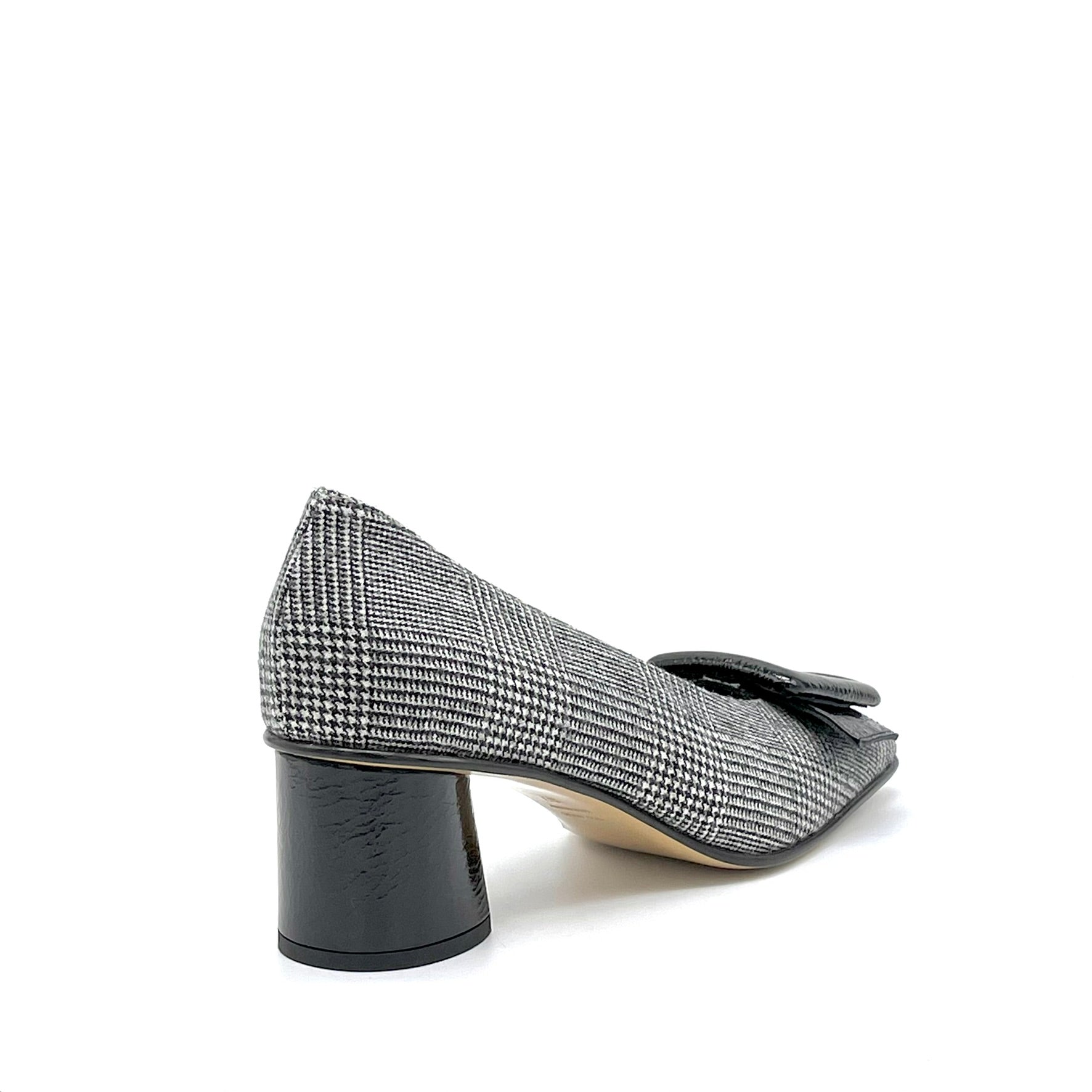 Black and white Prince of Wales check fabric pump with black creased effect patent – Cod. 55516