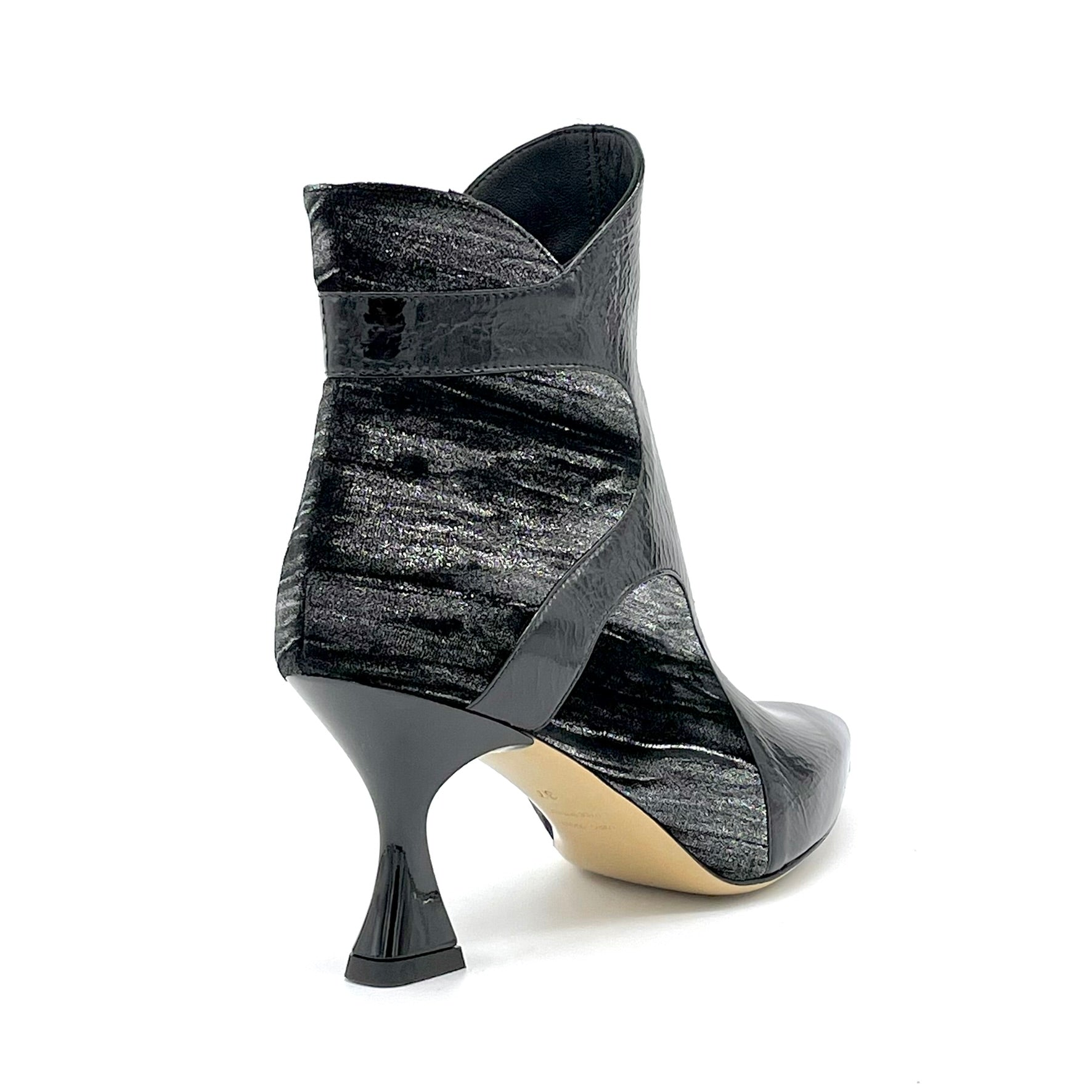 Black  velvet and creased effect patent ankleboots – Cod. 55534-1