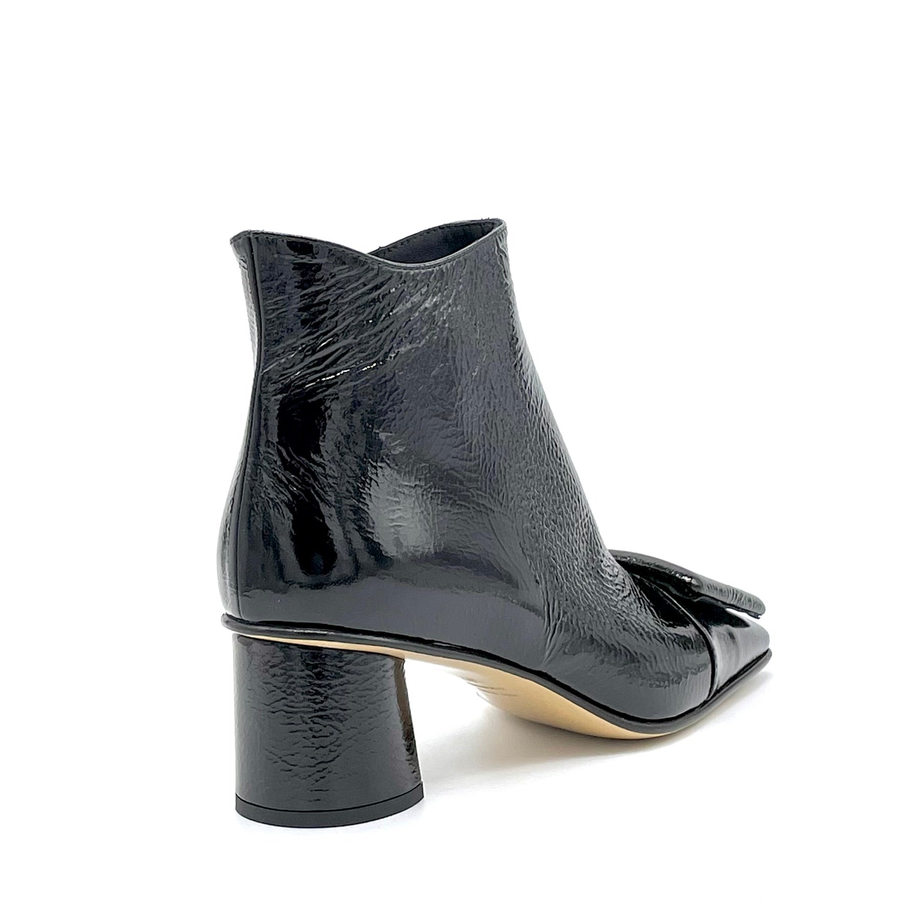 Stivaletto in vernice effetto stropicciato nero – Cod. 55540