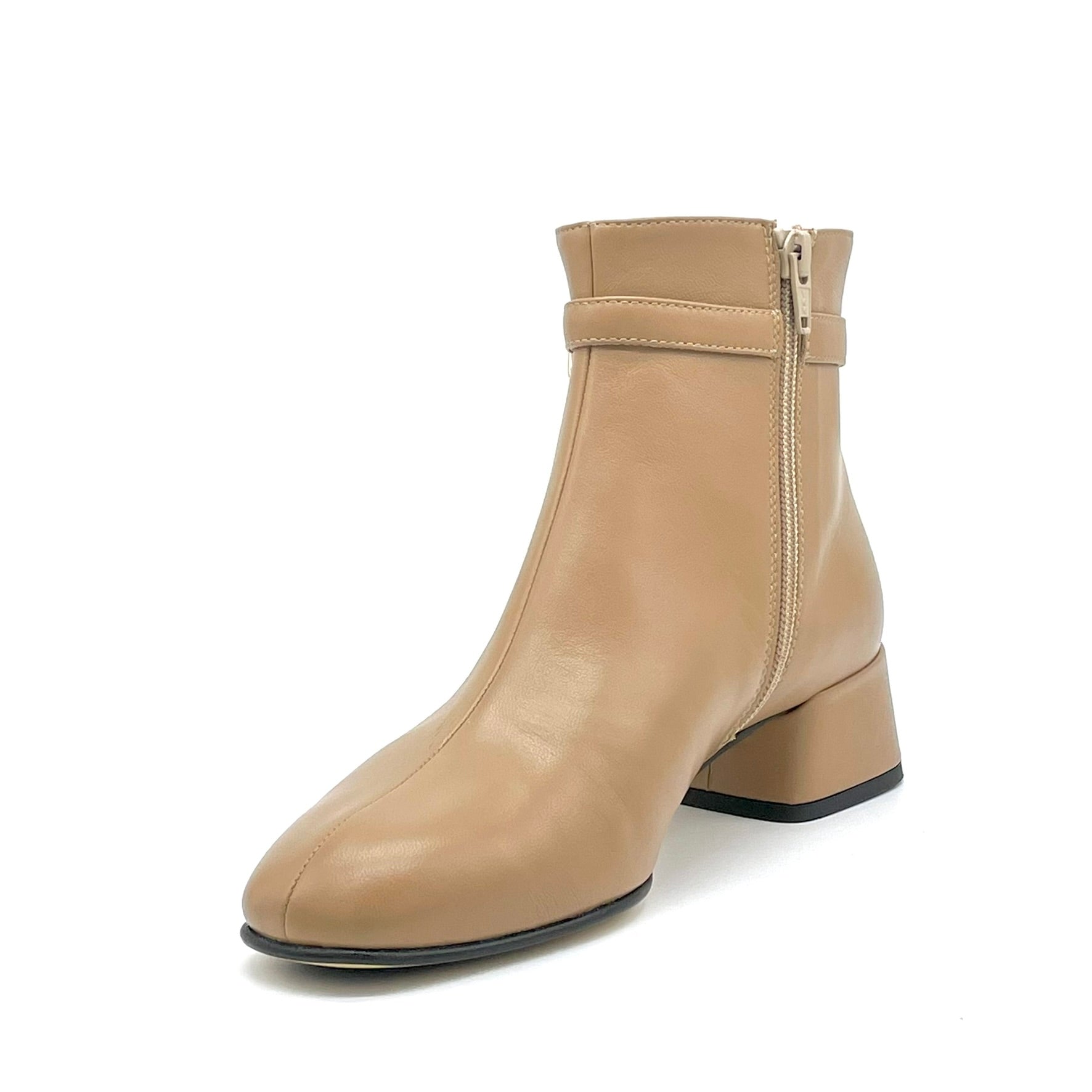 Hazelnut leather ankle boots with gold buckle – Cod. 55544