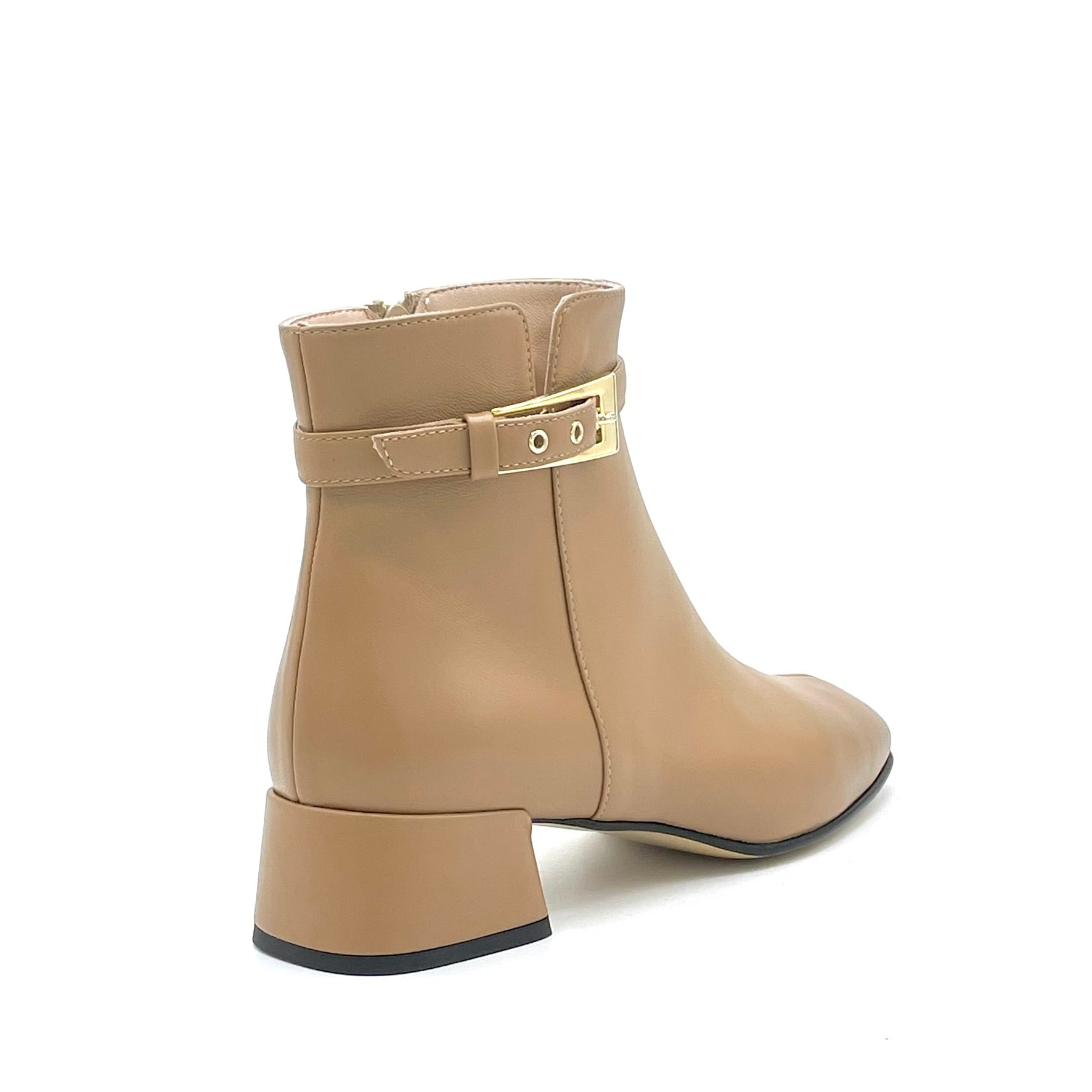 Stivaletto in pelle color nocciola e fibbia dorata – Cod. 55544