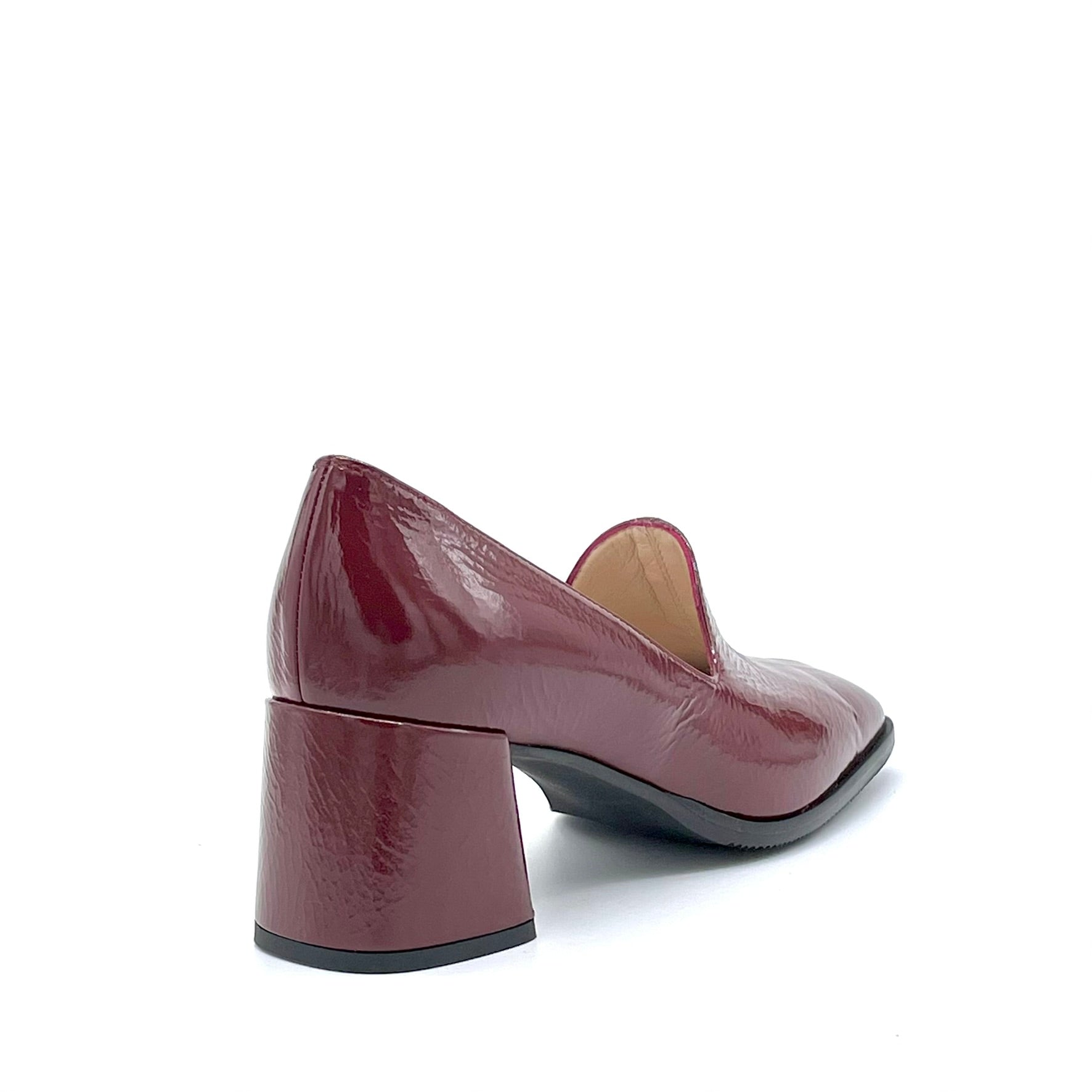 Scarpa accollata in vernice effetto stropicciato bordeaux – Cod. 55522
