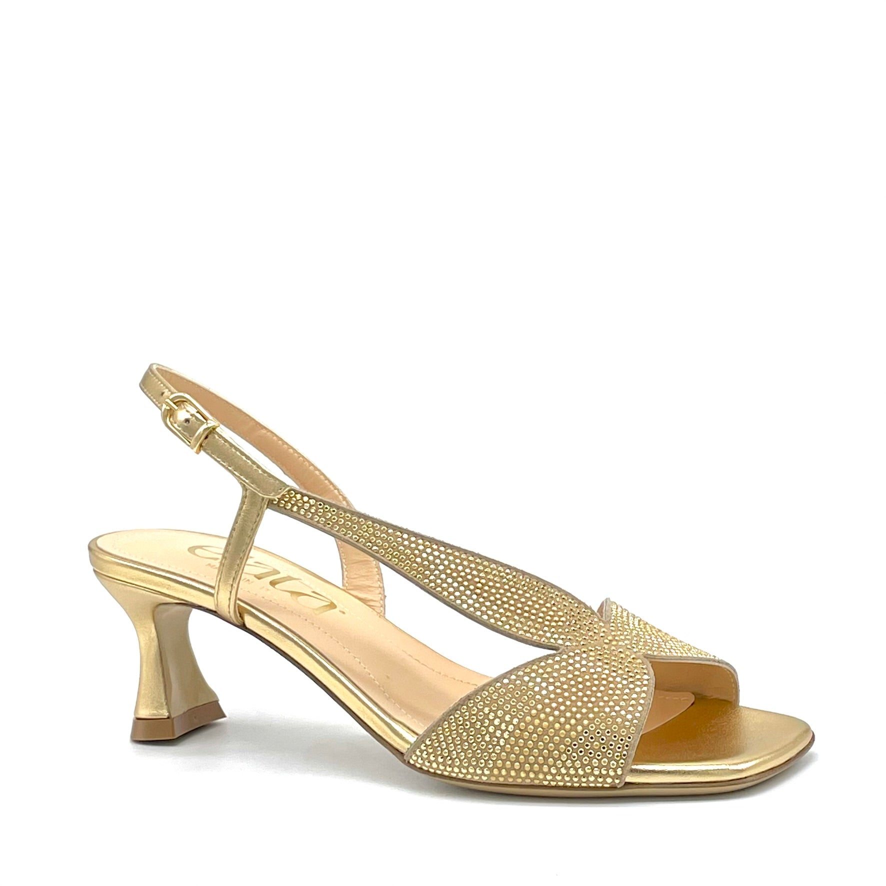 Sandalo in pelle laminata oro e applicazione di borchie – Cod. 16107