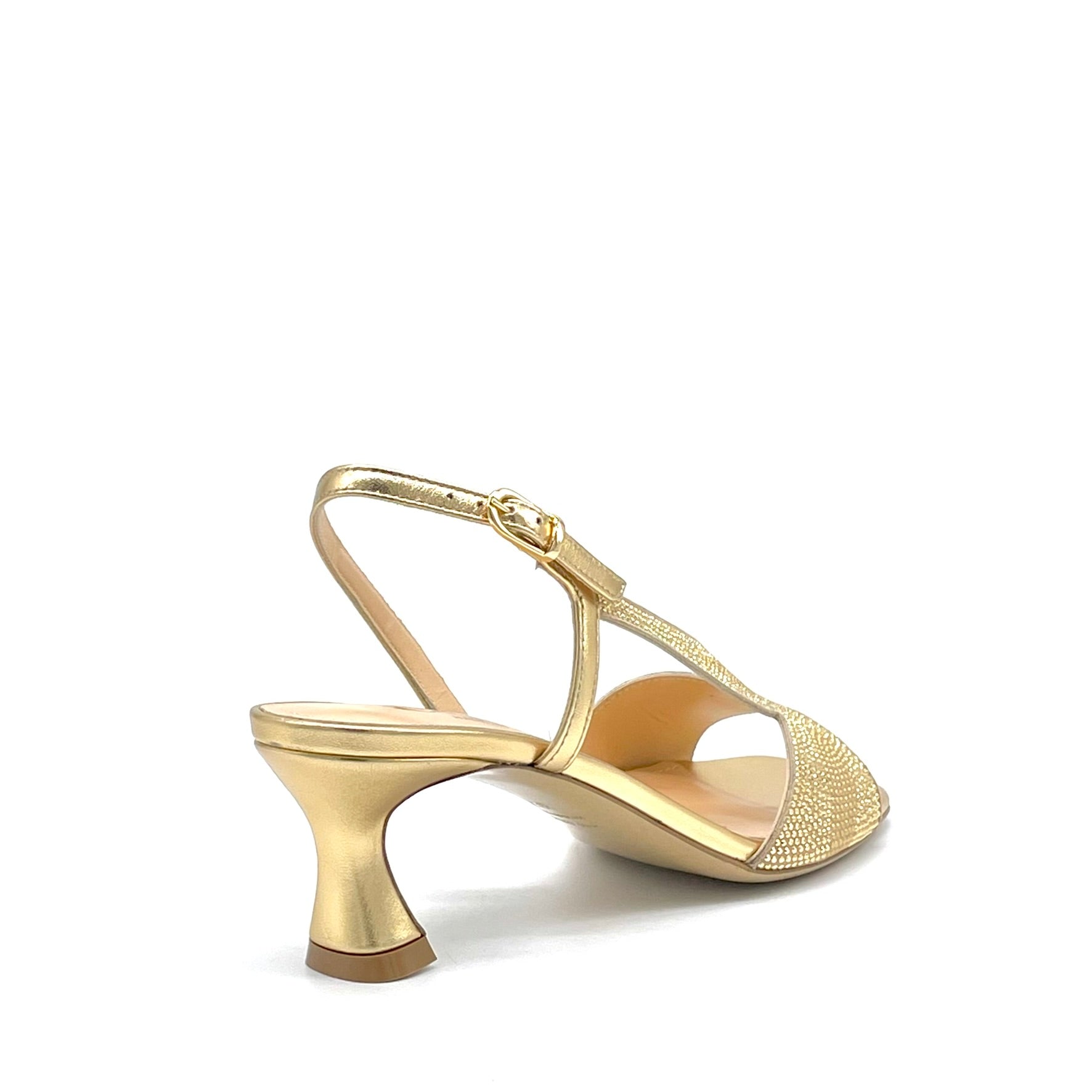 Sandalo in pelle laminata oro e applicazione di borchie – Cod. 16107