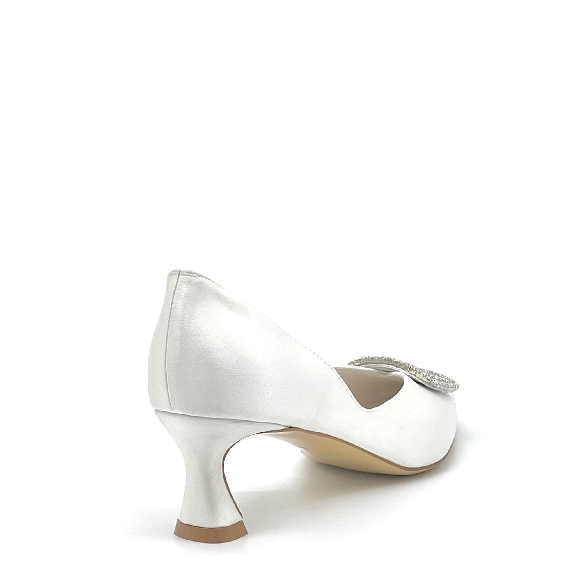 Décolleté in raso di seta bianco con fibbia gioiello e apertura laterale – Cod. S2634