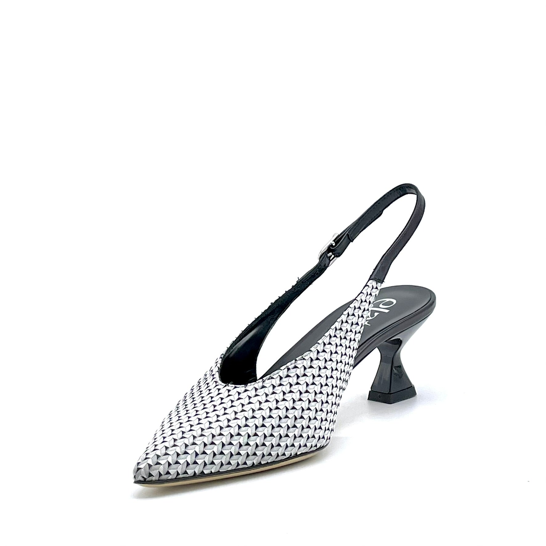 Black and white patterned fabric and black leather slingback – Cod. 16155