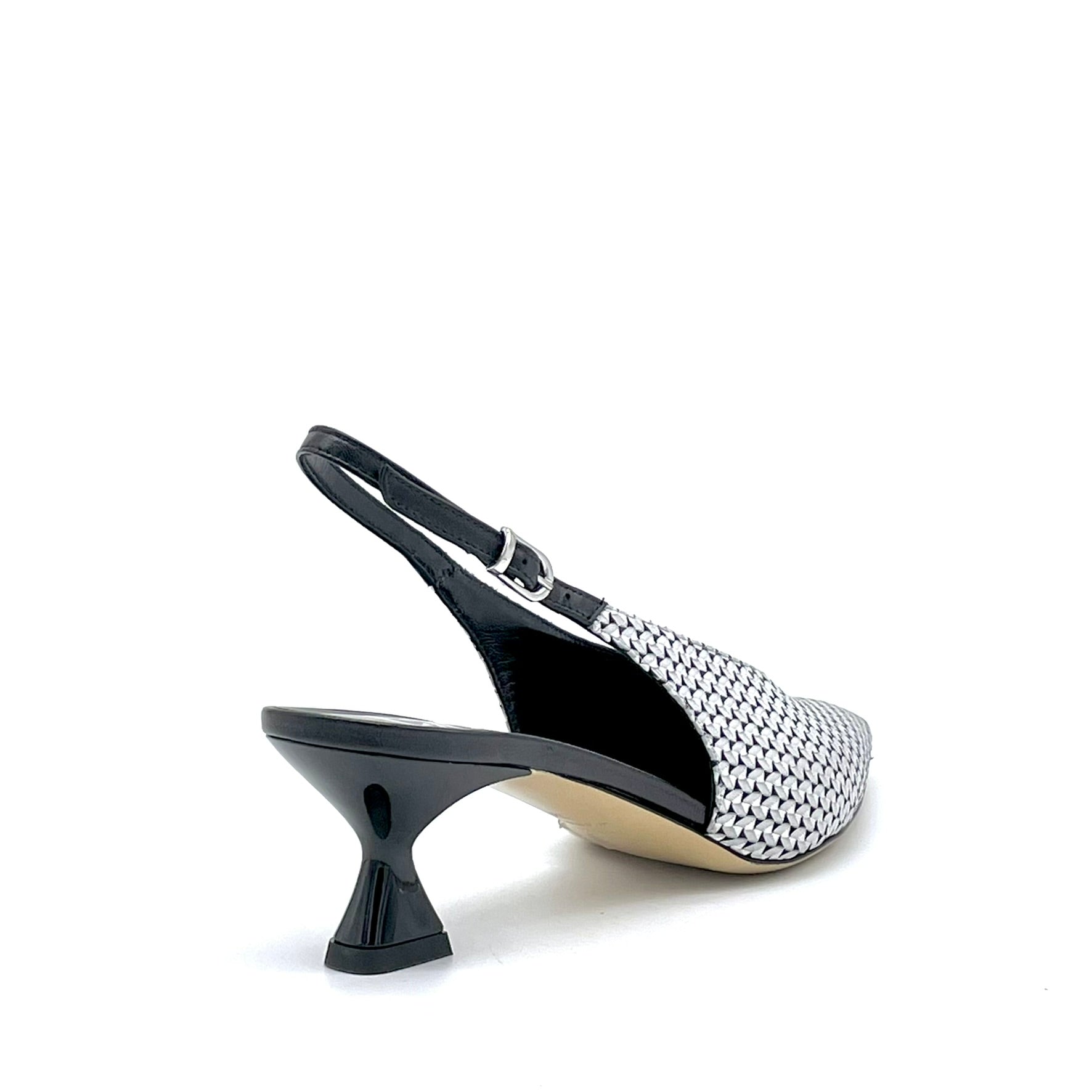Black and white patterned fabric and black leather slingback – Cod. 16155