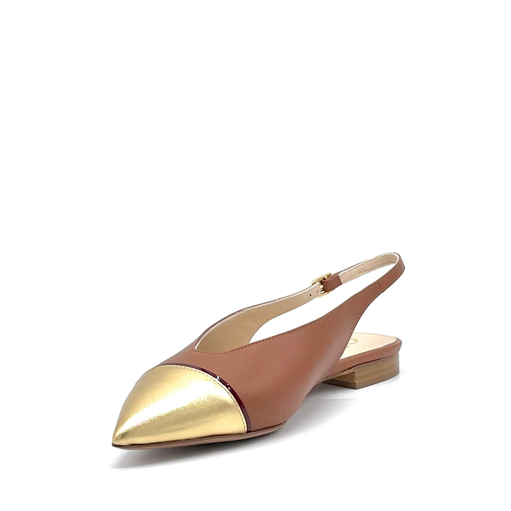 Slingback in pelle marroncino, inserto in vernice nera e pelle laminata oro – Cod. 26206