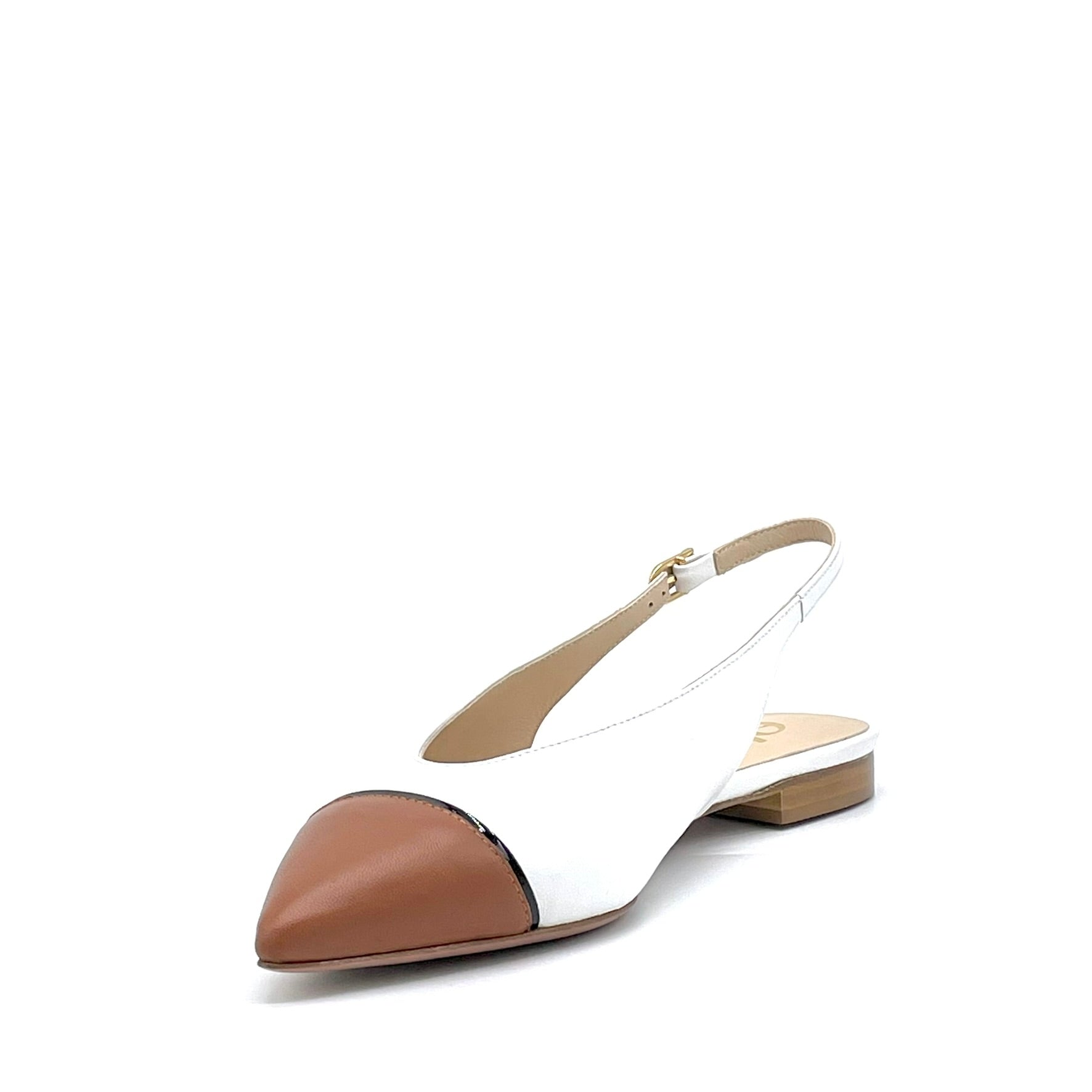 Slingback in pelle bianca, inserto in vernice nera e pelle marroncino – Cod. 26206-2