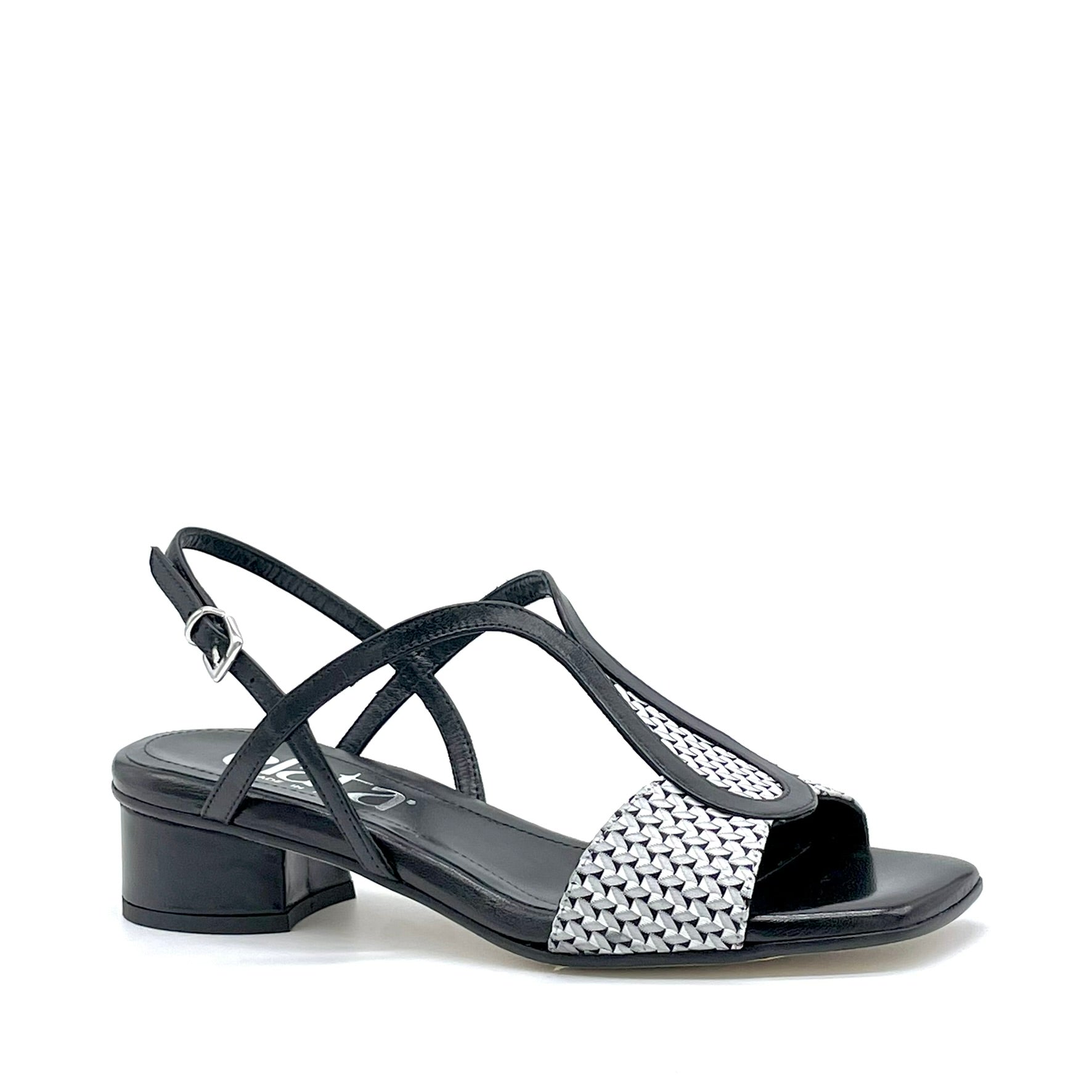 Sandalo in pelle nera e tessuto fantasia black & white con soletta piuma – Cod. 16131