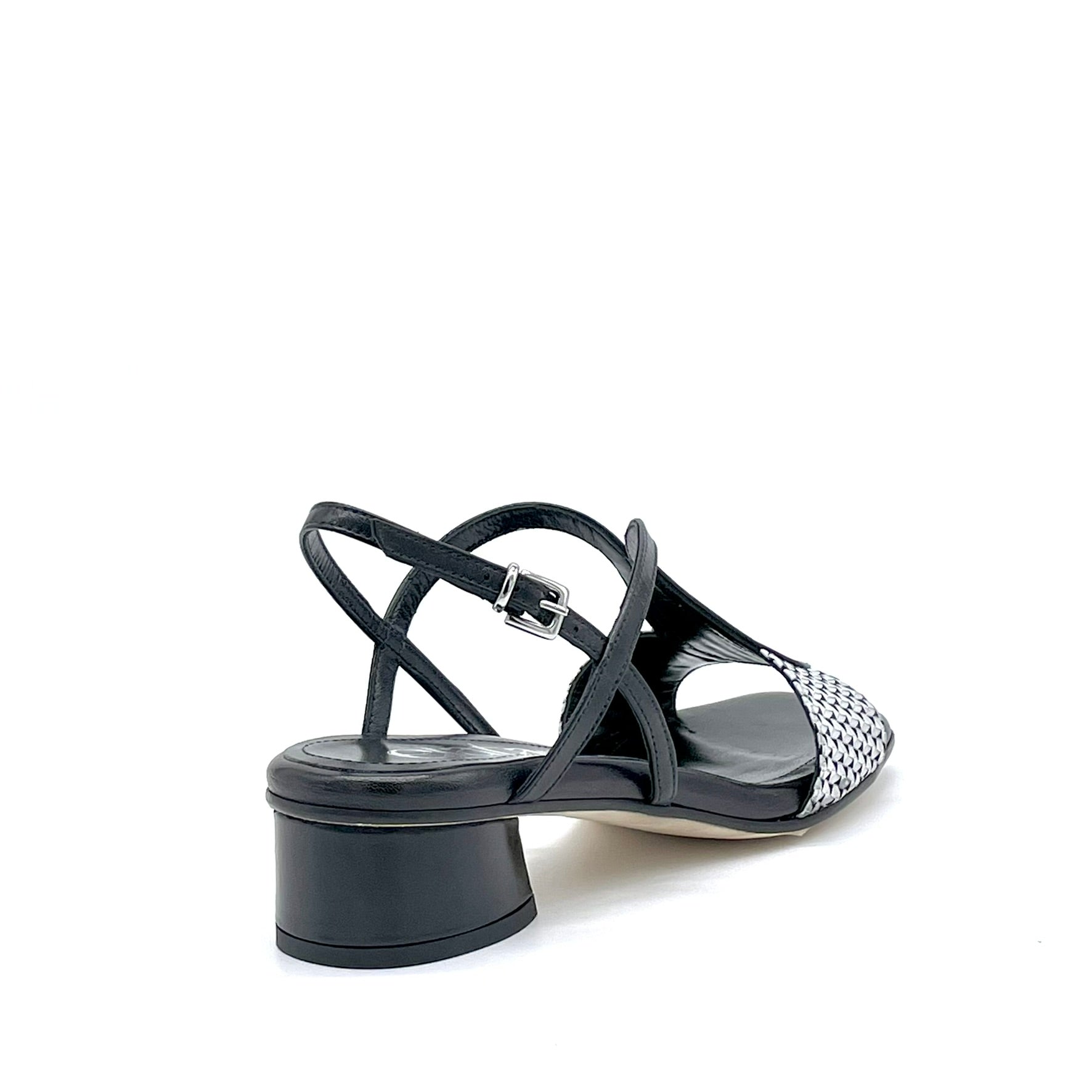 Sandalo in pelle nera e tessuto fantasia black & white con soletta piuma – Cod. 16131