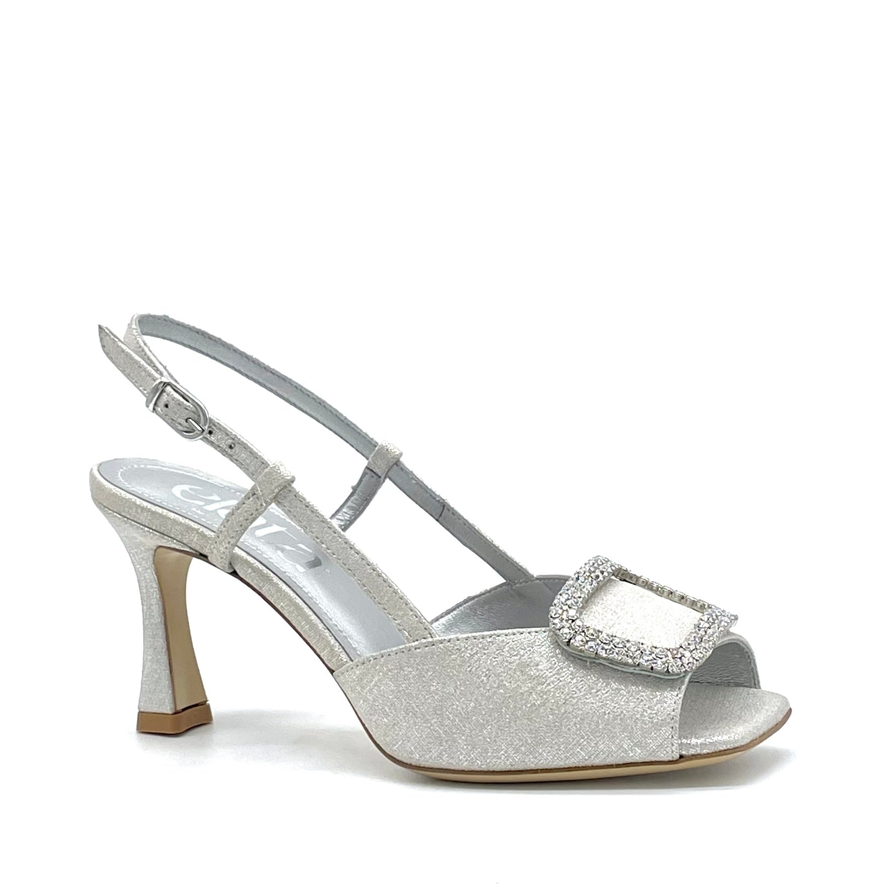 Sandalo in camoscio laminato argento e fibbia gioiello – Cod. 16117