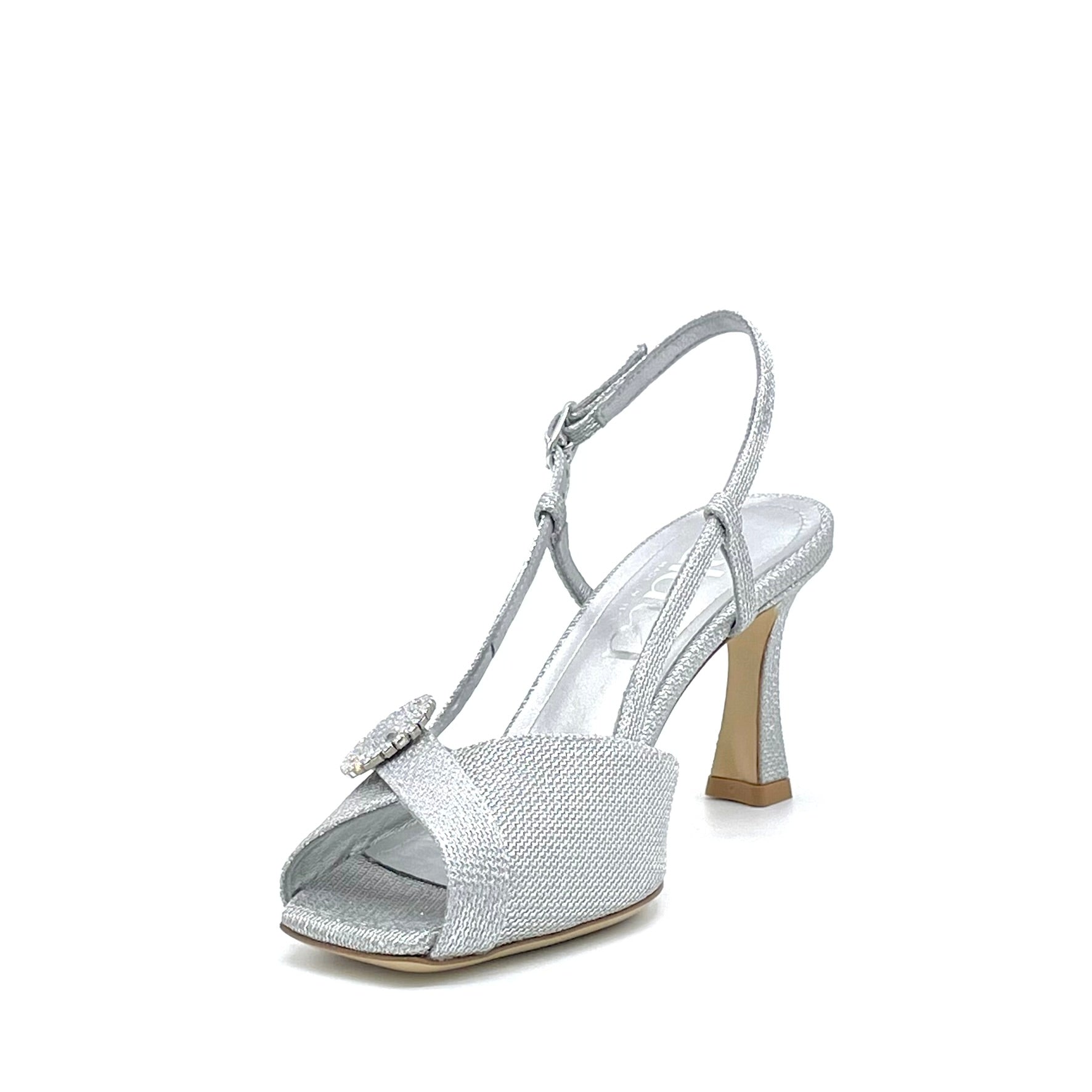Sandalo in tessuto laminato argento e fibbia gioiello – Cod. 16112
