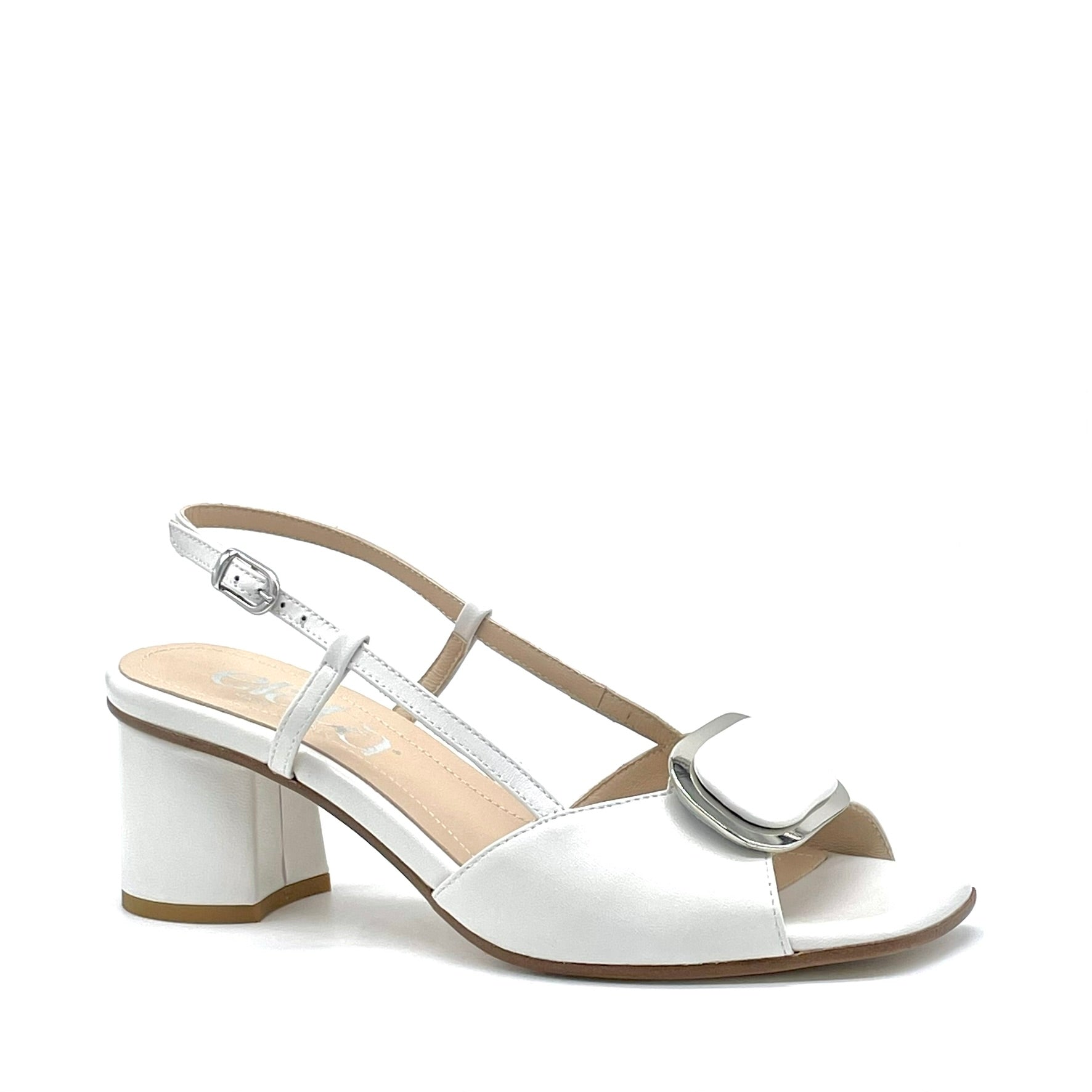 Sandalo in pelle bianca con accessorio acciaio – Cod. 16136
