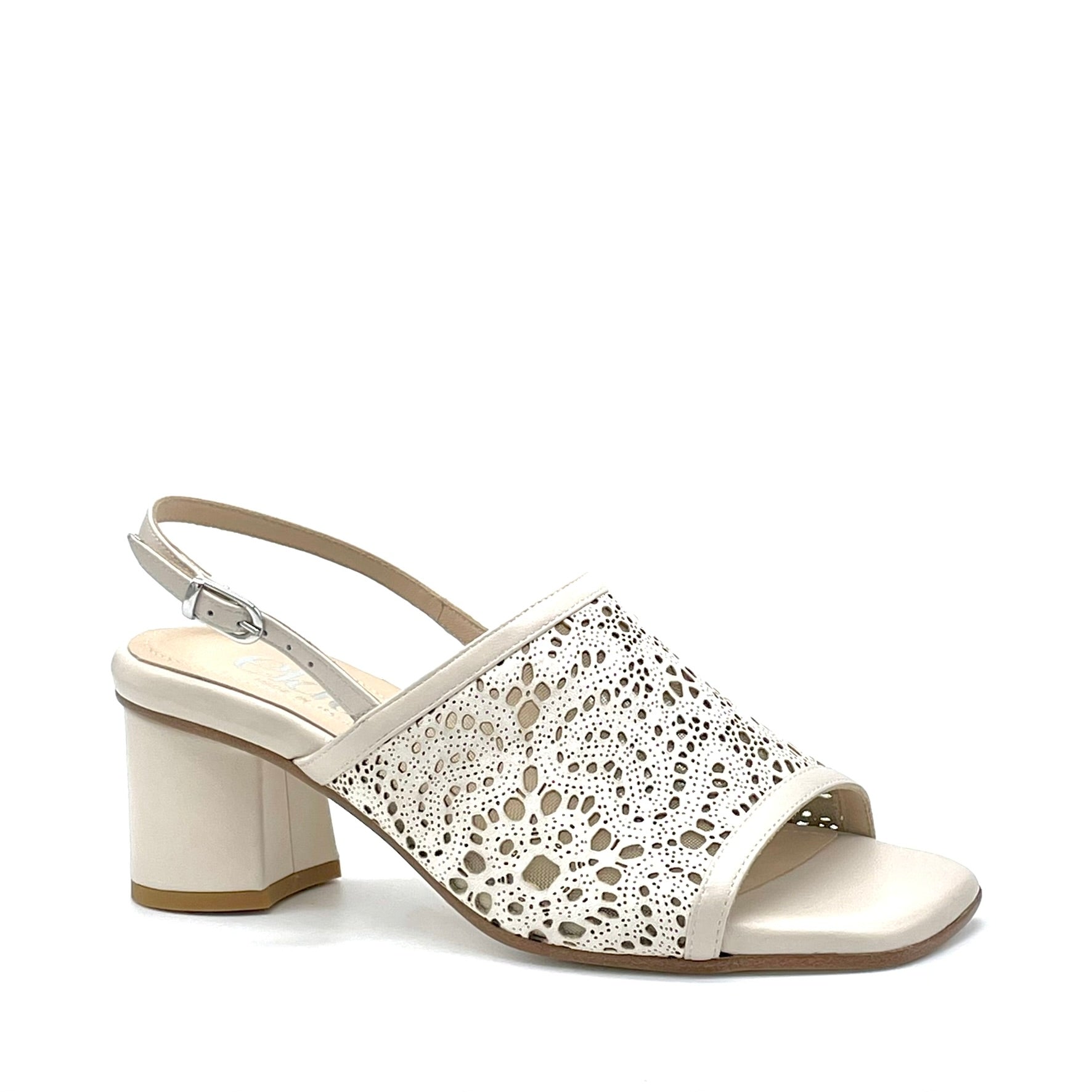 Sandalo in pelle color sabbia e pelle laserata bianca  – Cod. 16138
