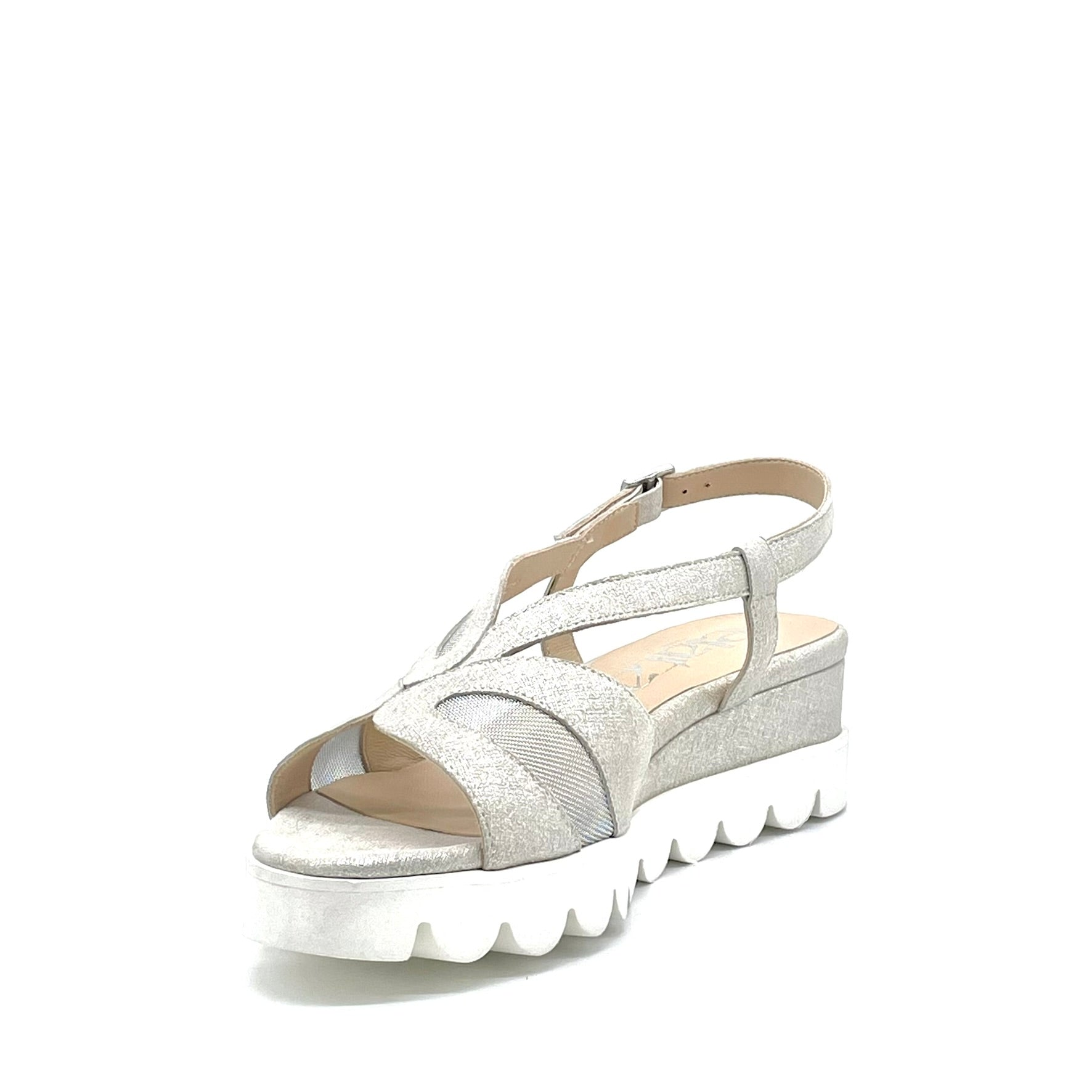 Sandalo in camoscio laminato argento e inserti di rete – Cod.26202