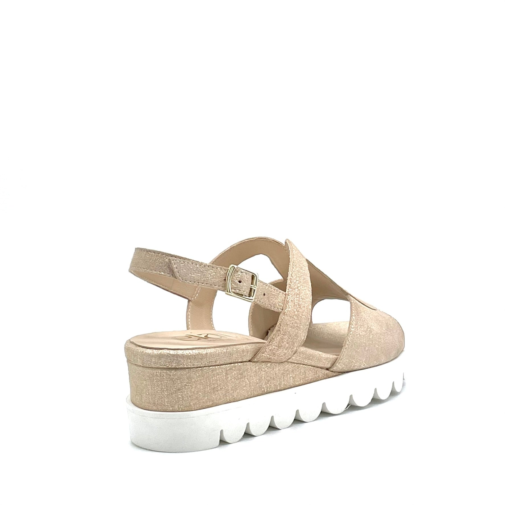 Sandalo in camoscio laminato color champagne – Cod. 26203-1