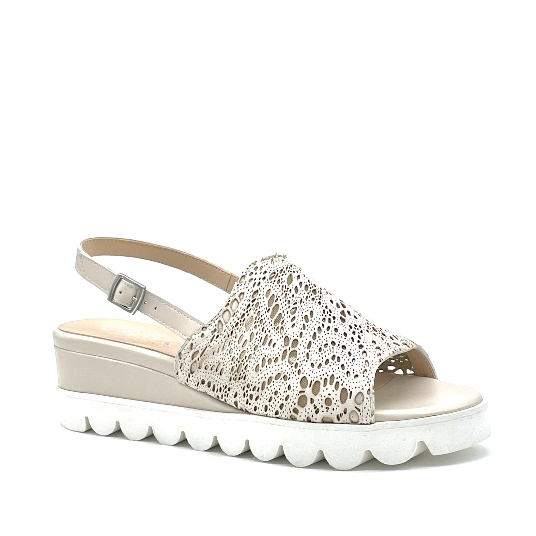 Sandalo in pelle bianca e pelle laserata bianca – Cod. 26204