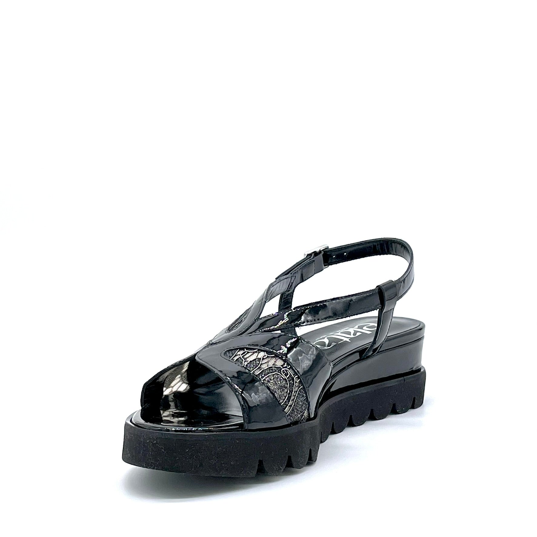 Sandalo in vernice nera e inserti di pizzo – Cod. 26201