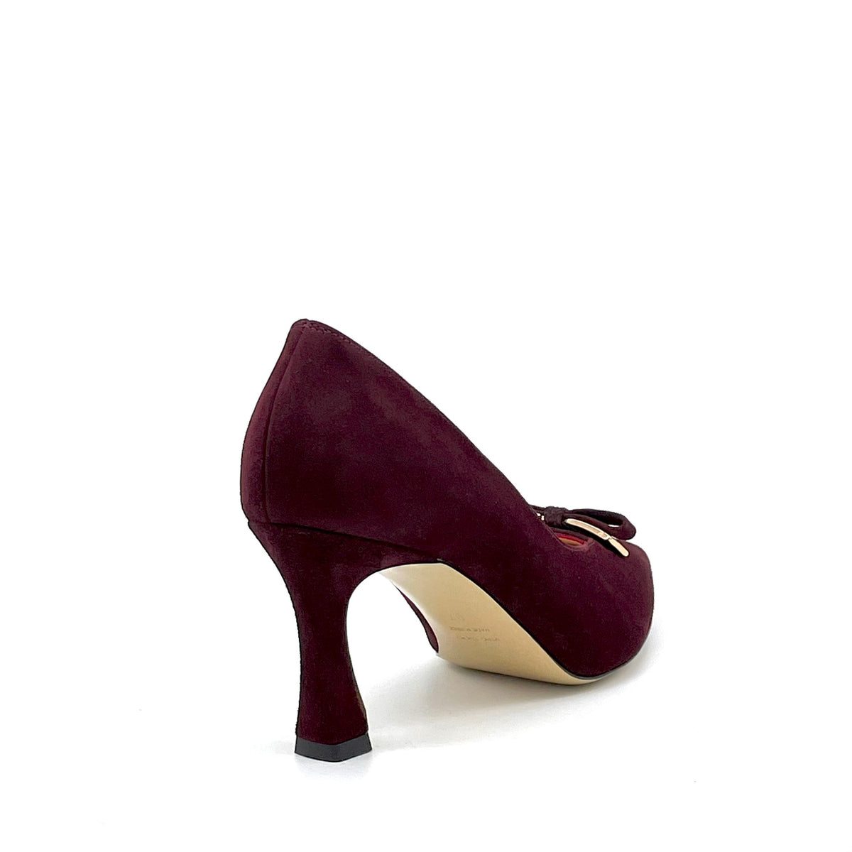 Décolleté in camoscio bordeaux e accessorio fiocco oro – Cod.56503