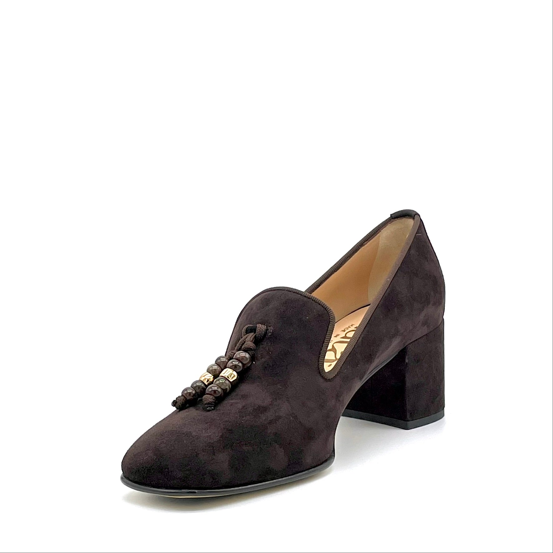 Mocassino in camoscio marrone e nastrino in gros grain e perline – Cod. 56526