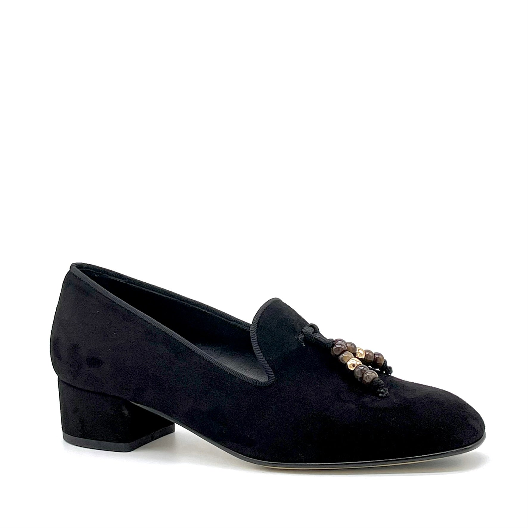 Mocassino in camoscio nero e nastrino in gros grain e perline – Cod. 56527