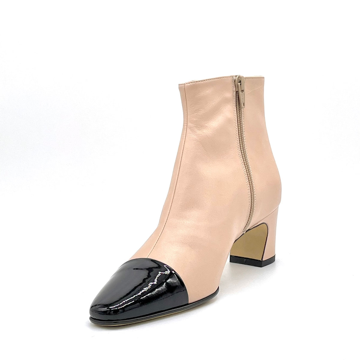 Nude color leather ankleboots and black patent – Cod. 56539-1