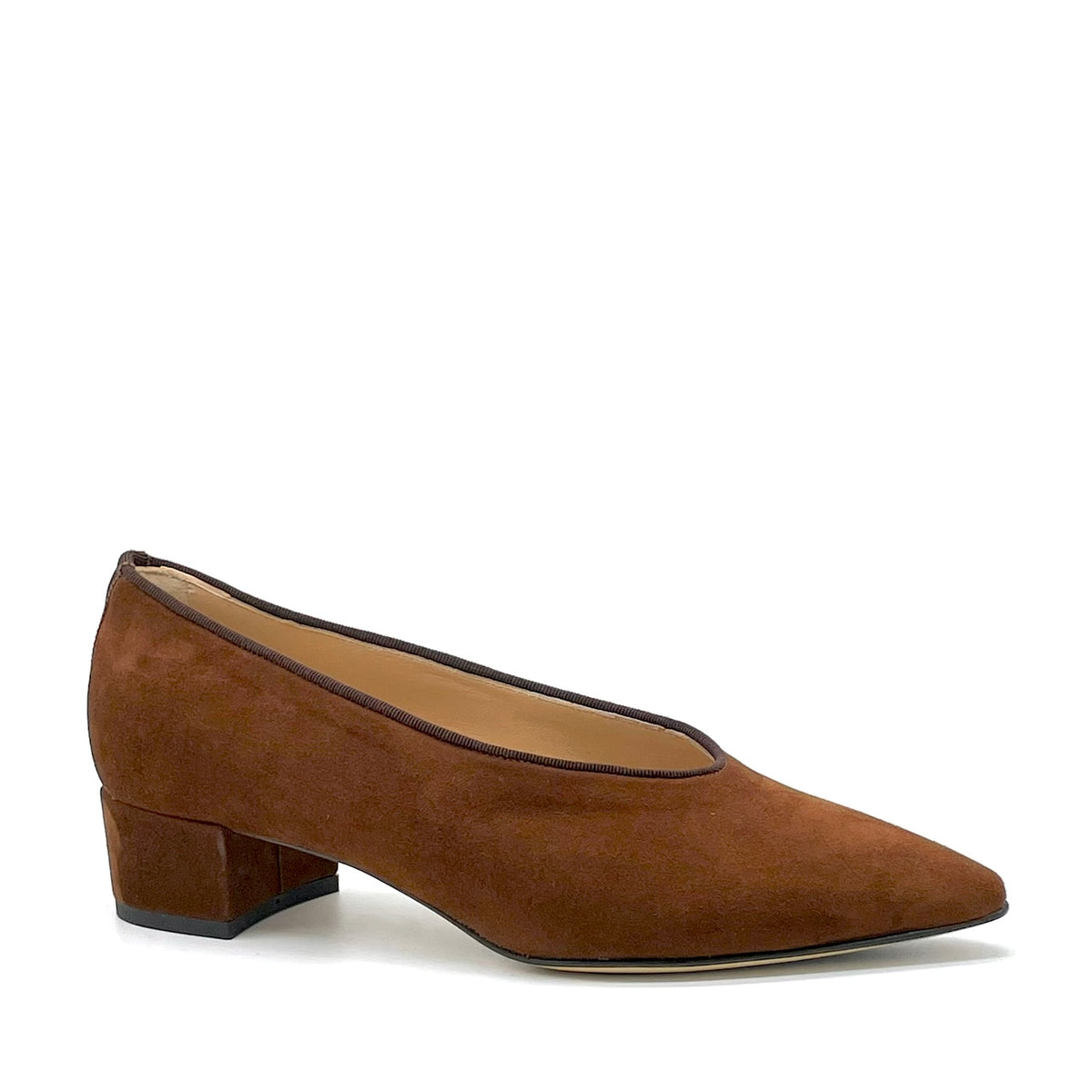 Décolleté in camoscio color cognac e nastro in grosgrain marrone – Cod.56511