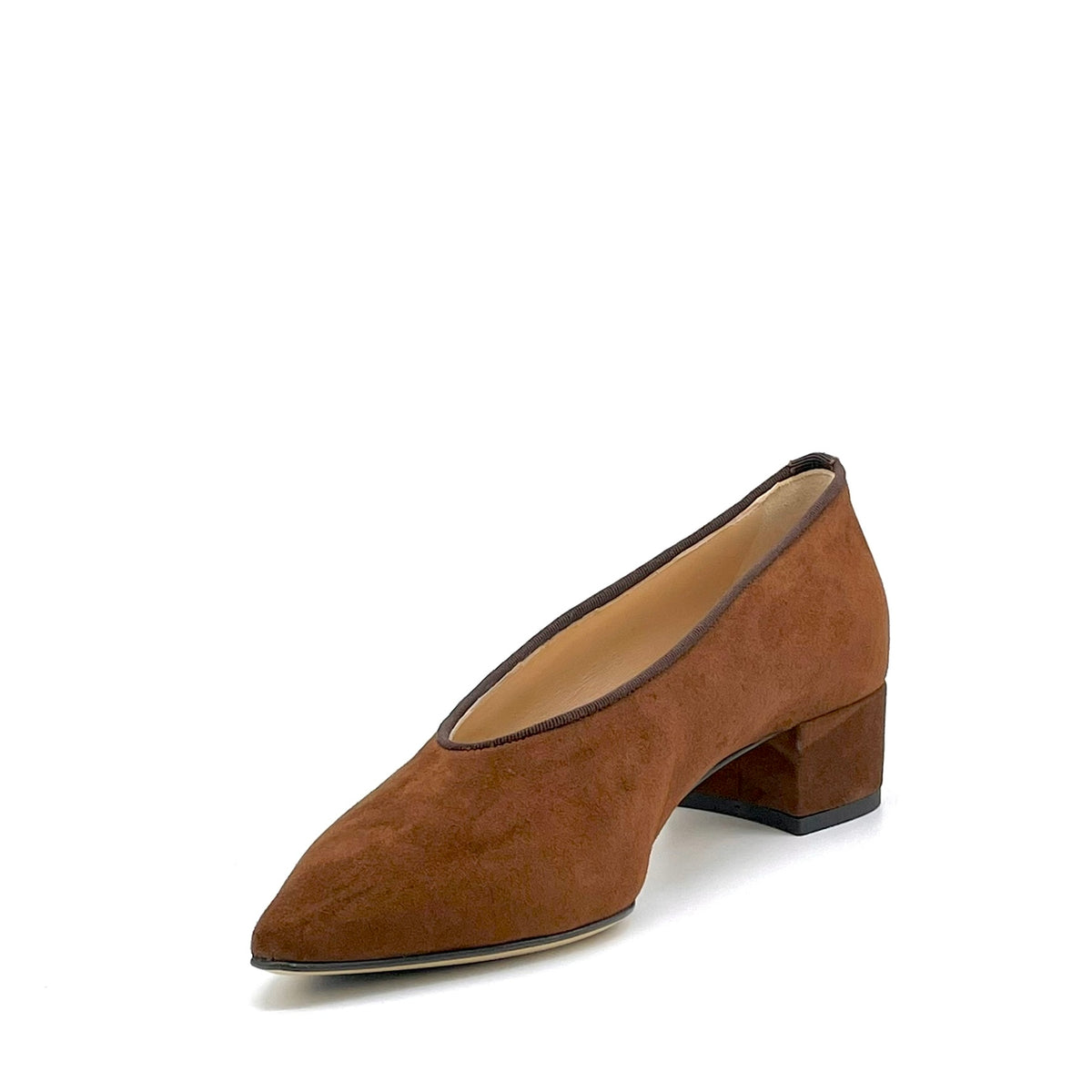 Décolleté in camoscio color cognac e nastro in grosgrain marrone – Cod.56511