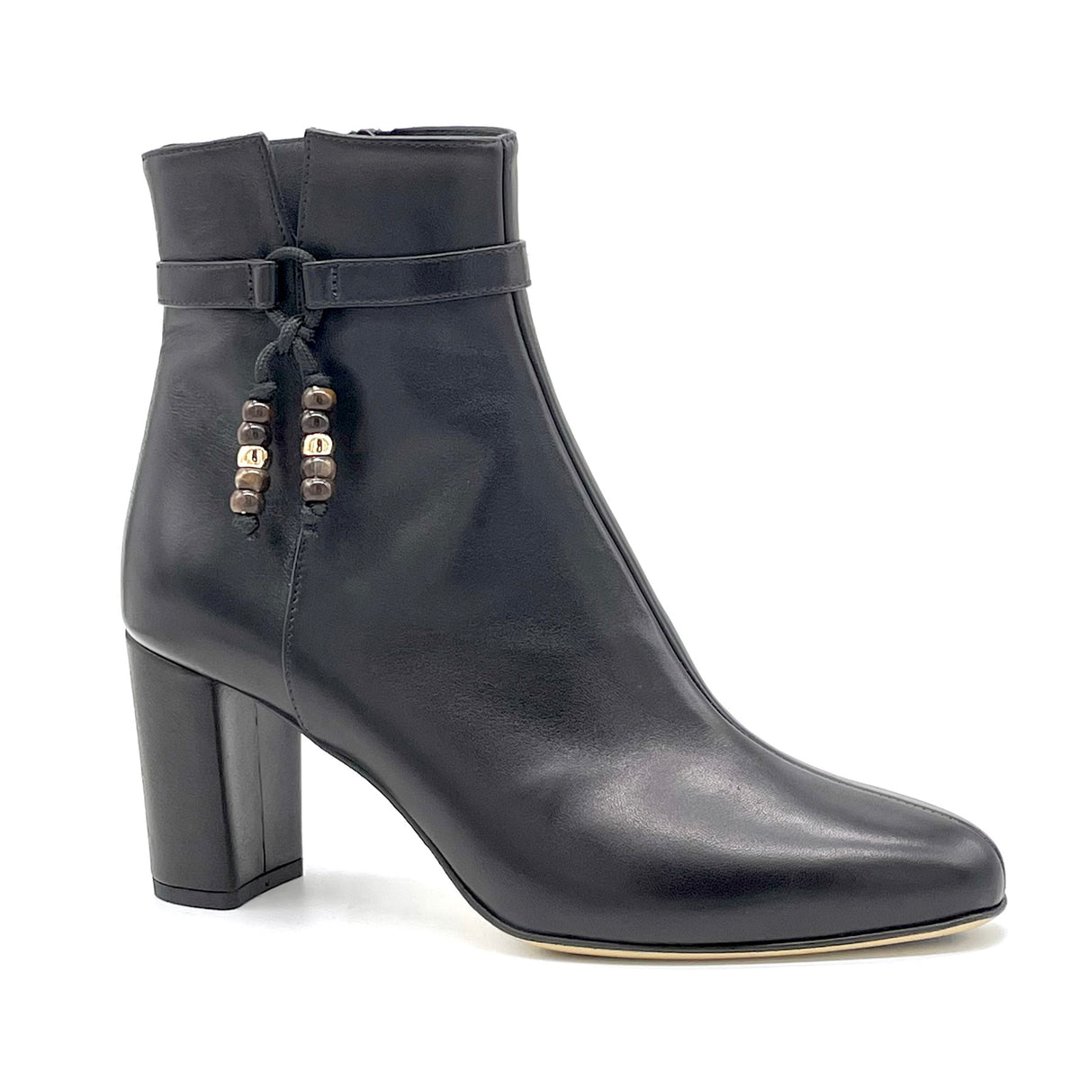 Stivaletto in pelle nera e accessorio di perline – Cod. 56536